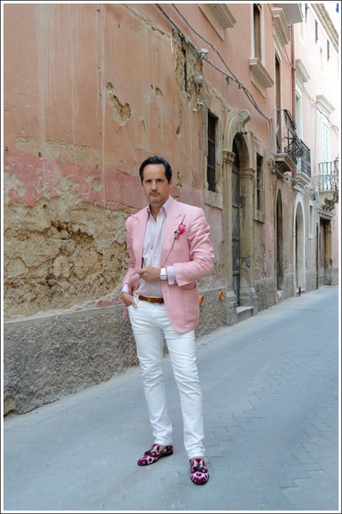 Dressed to visit Baron Beneventano - exploring Ortigia.